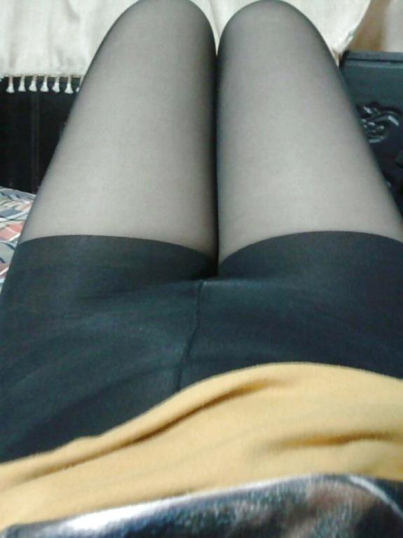 25P My girl friend's sexy pantyhose and feet