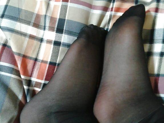 25P My girl friend's sexy pantyhose and feet