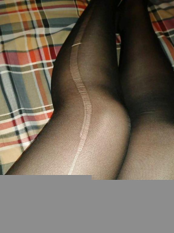 25P My girl friend's sexy pantyhose and feet