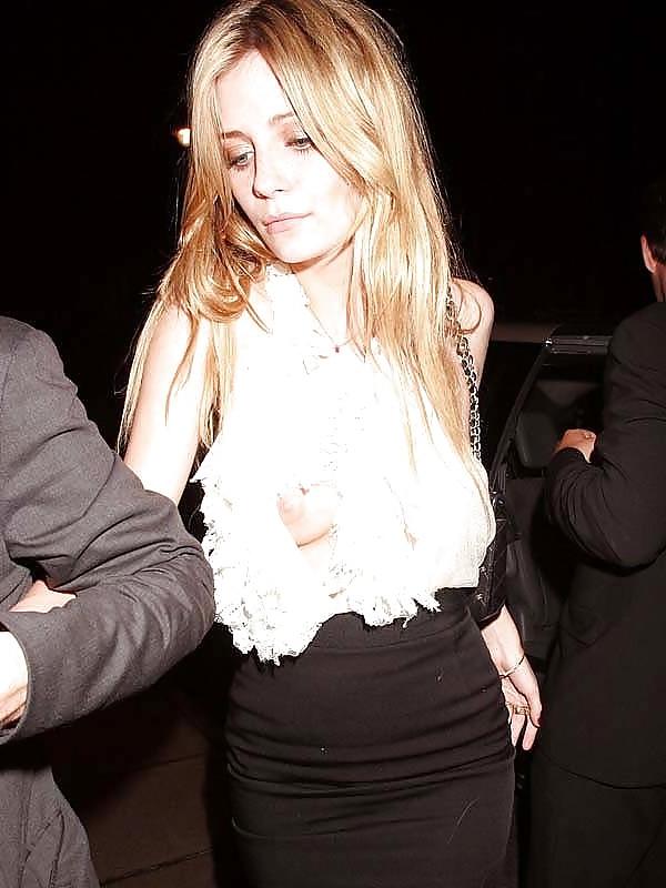 25P Nipple Slip and UpSkirt