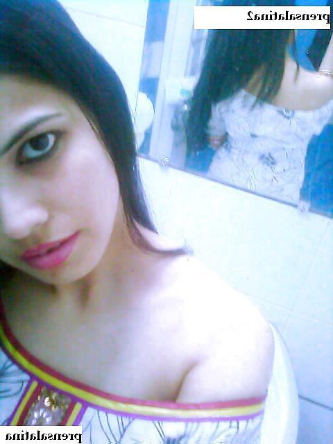 4P Turkish girl showing tits