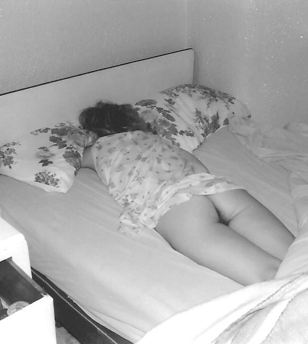 8P RETRO 70'S B&W