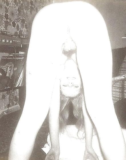 8P RETRO 70'S B&W