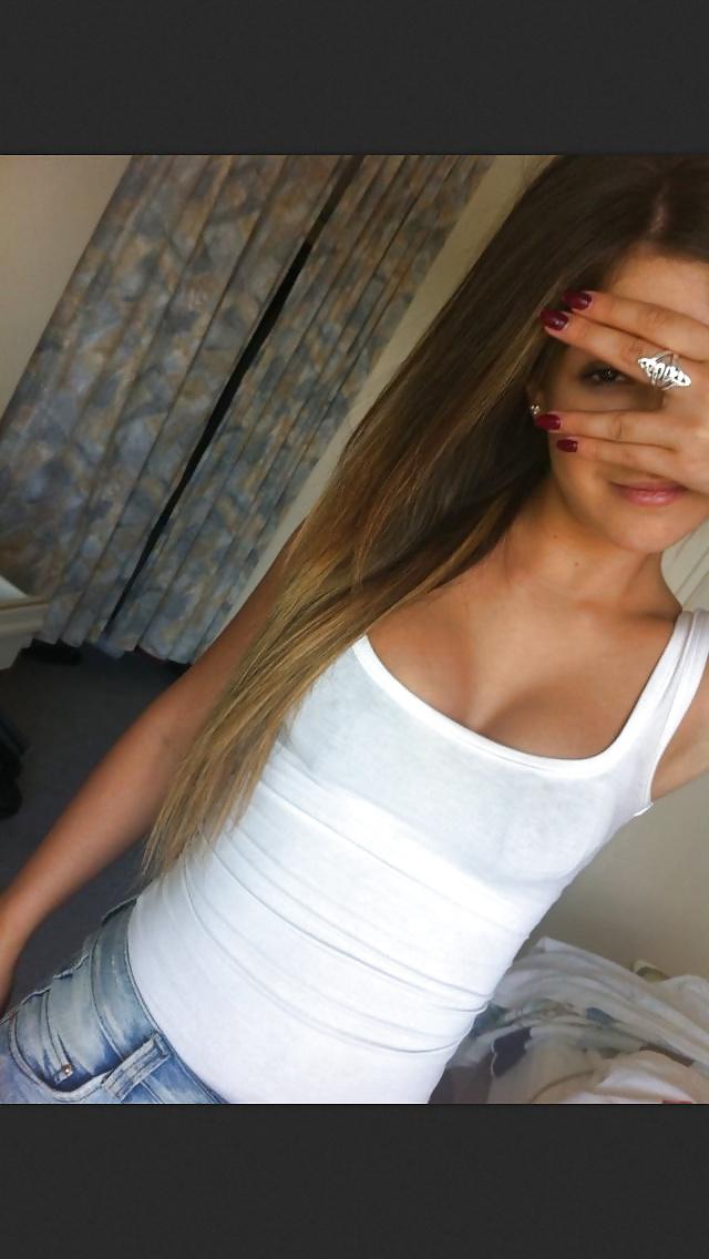 25P Hot Teen Cleavage