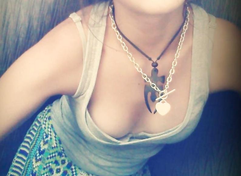 25P Hot Teen Cleavage