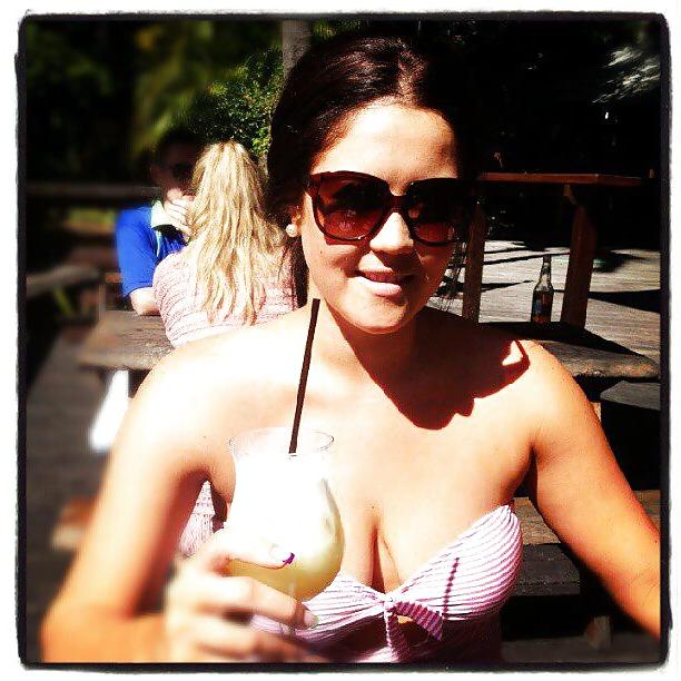 25P Hot Teen Cleavage