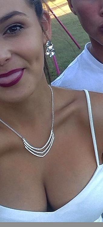 25P Hot Teen Cleavage