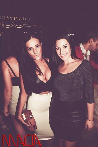 25P Hot Teen Cleavage