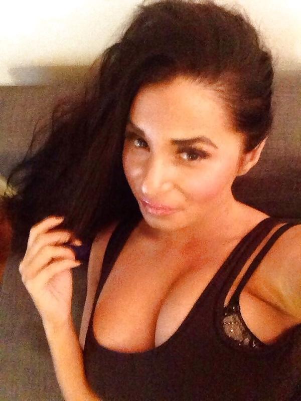 25P Hot Teen Cleavage