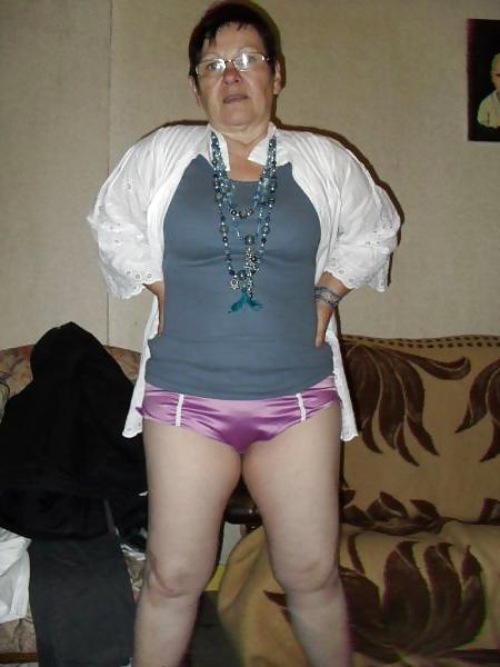 11P Italian Mature masturbation