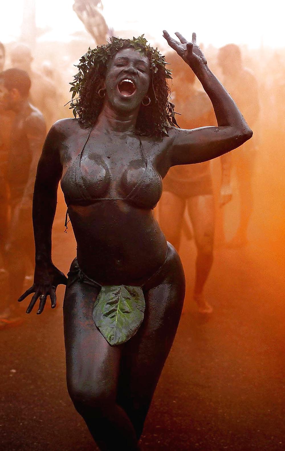 25P Carnivals colors: Sexy Dancing Rainhas