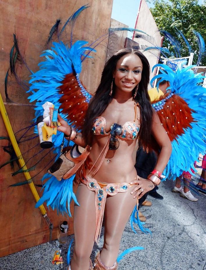 25P Carnivals colors: Sexy Dancing Rainhas