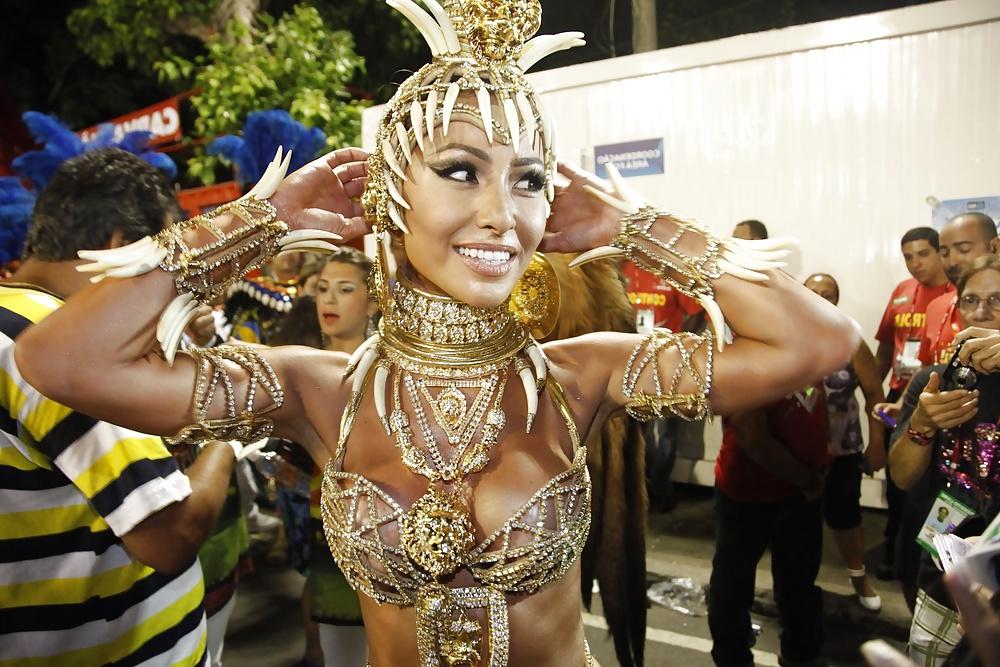 25P Carnivals colors: Sexy Dancing Rainhas