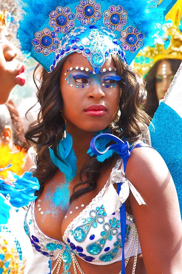 25P Carnivals colors: Sexy Dancing Rainhas
