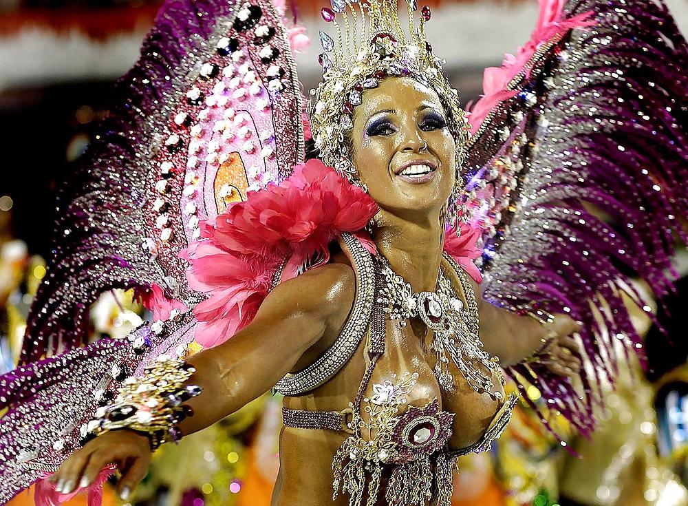 25P Carnivals colors: Sexy Dancing Rainhas
