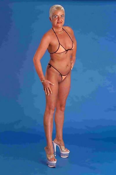 25P Blondes short hair. Mature and young.By Mark 