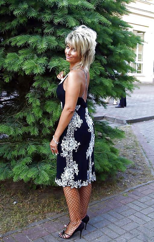 25P Blondes short hair. Mature and young.By Mark 