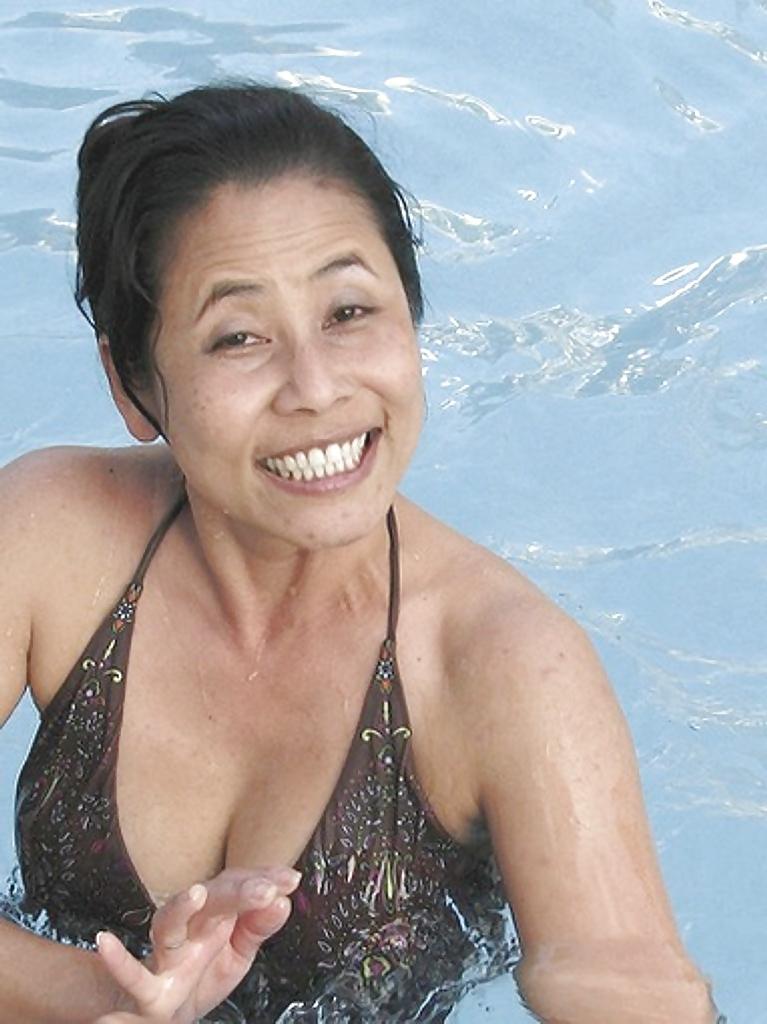 25P Sexy Mamasans (Mature Asian Women - Older & Bolder)