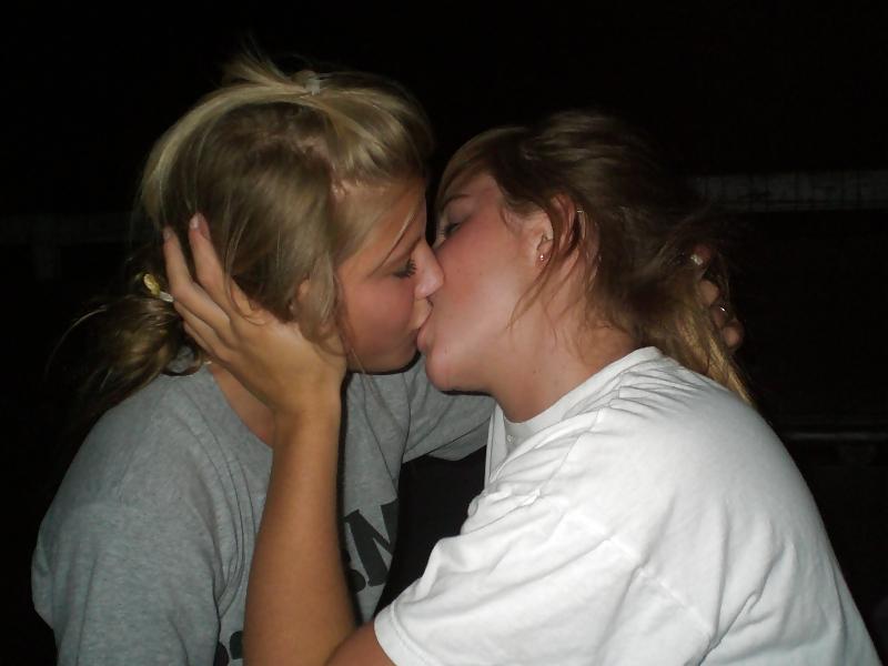 15P Kissing Lesbians Pack1