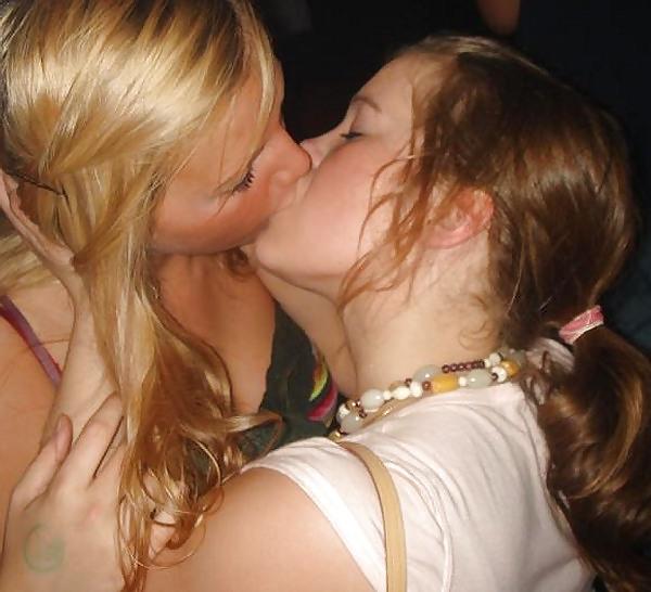 15P Kissing Lesbians Pack1