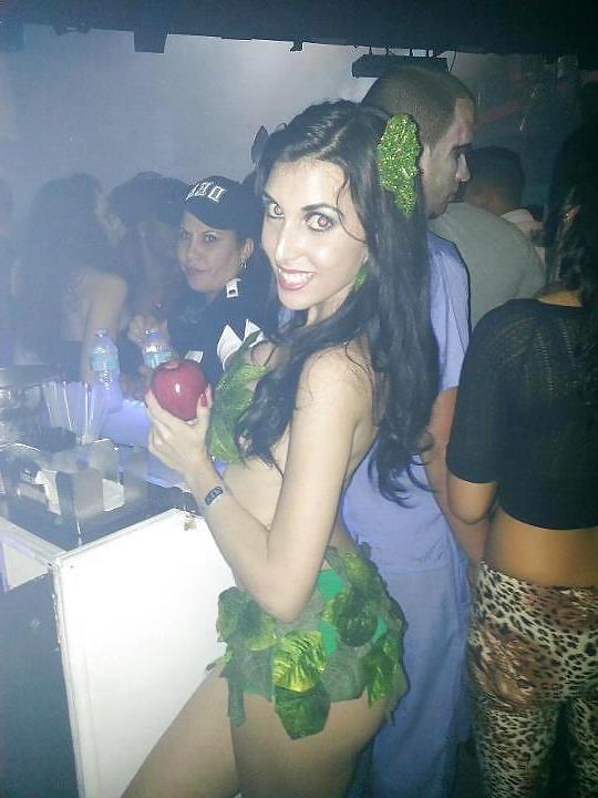 25P Trick or treat girls