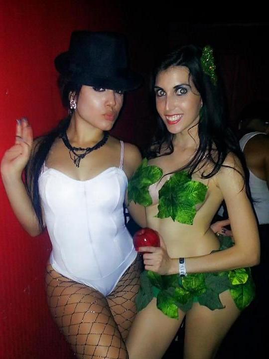 25P Trick or treat girls