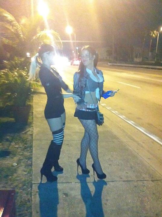 25P Trick or treat girls