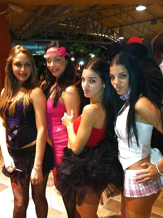 25P Trick or treat girls
