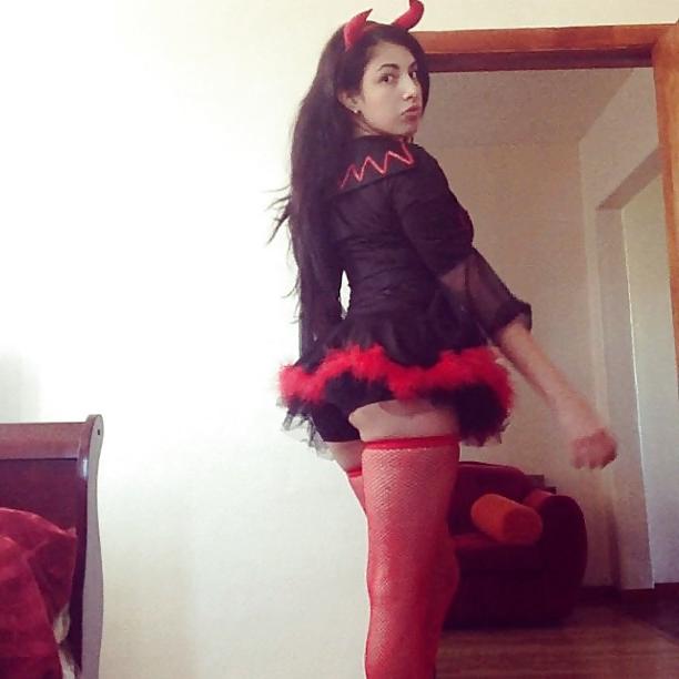 25P Trick or treat girls