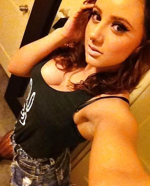 8P Gorgeous cleavage