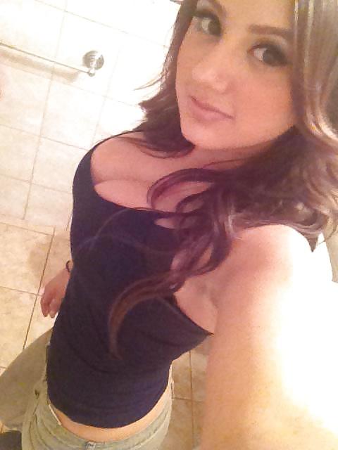 8P Gorgeous cleavage