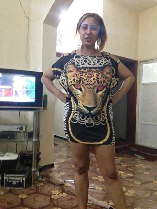 14P Arab BBW showing her body