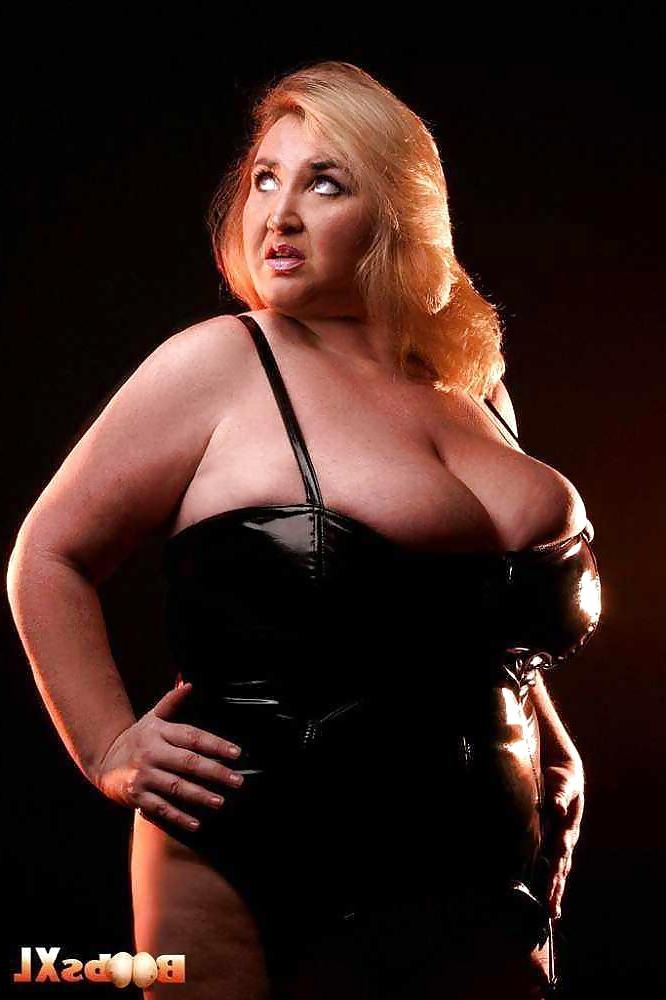 25P Bbw in latex,pvc,shiny .... 5