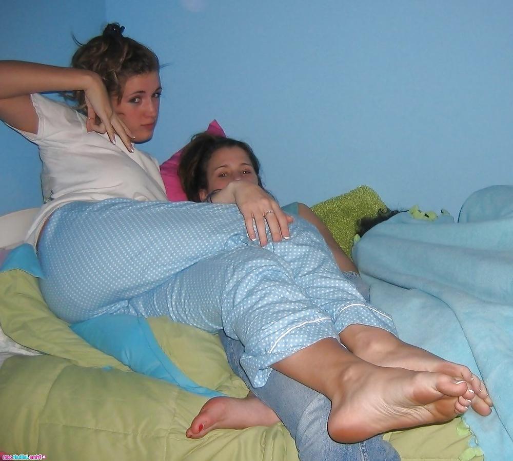 19P Stinky Feet, Soles, Smelly - Amateur