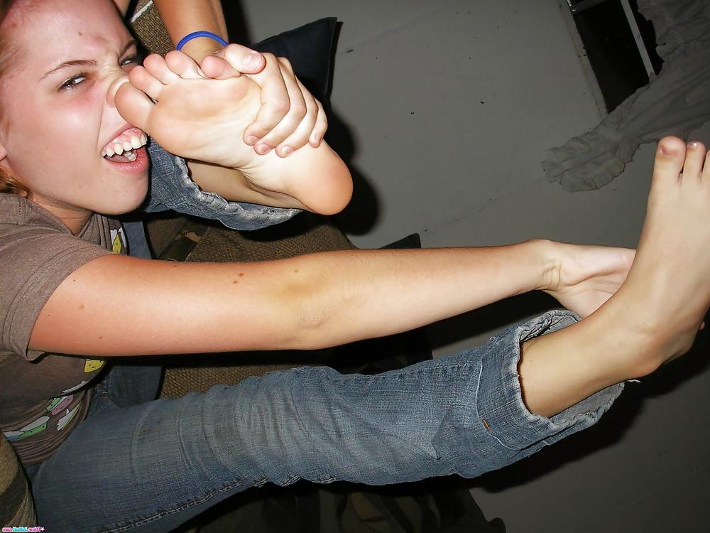 19P Stinky Feet, Soles, Smelly - Amateur