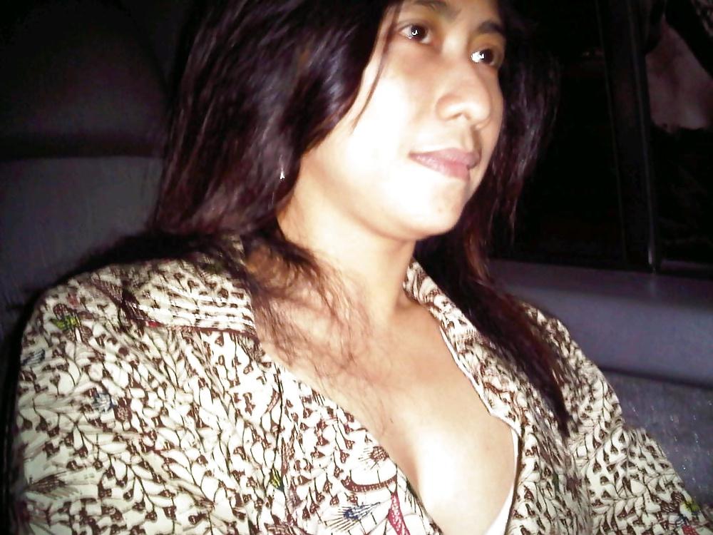 20P Sexy Asian milf