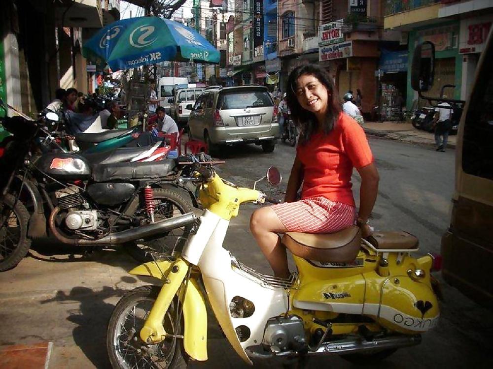 20P Sexy Asian milf