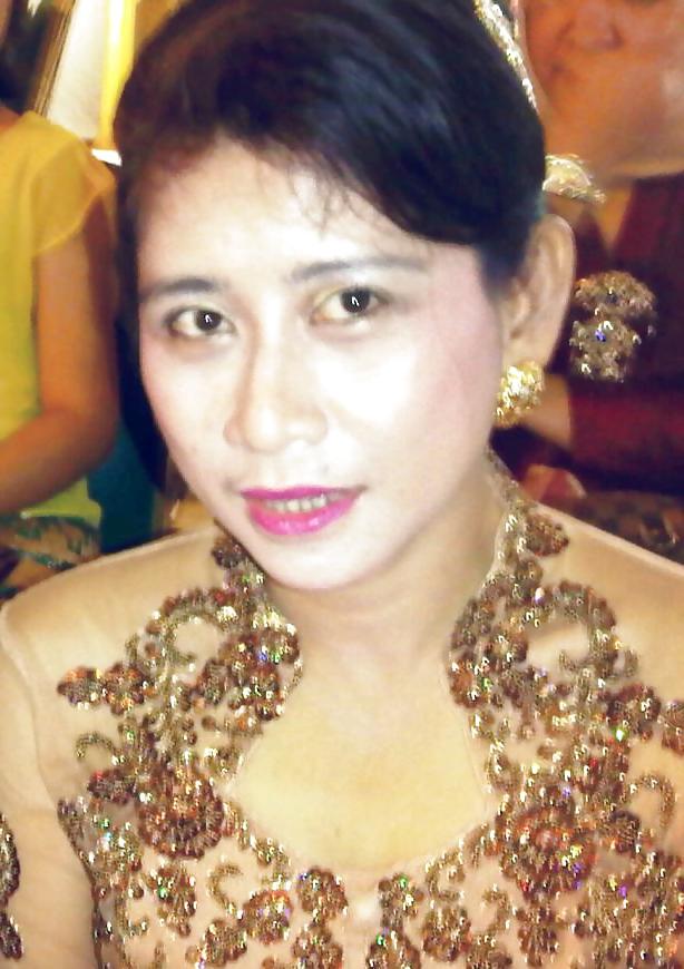 20P Sexy Asian milf