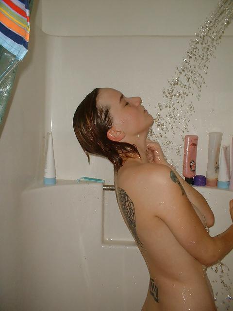 25P Sexy  girl in the shower