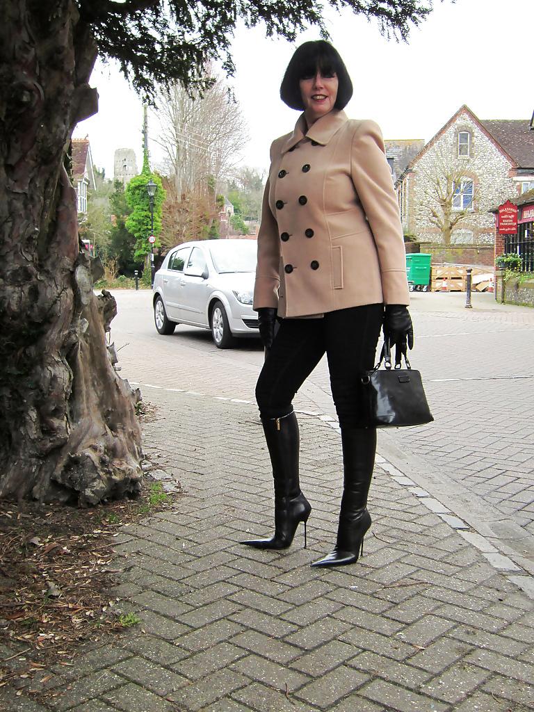 25P Classy Mistress