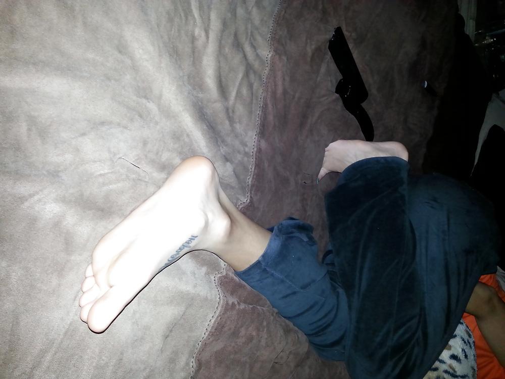 25P Ex girl feet and soles 