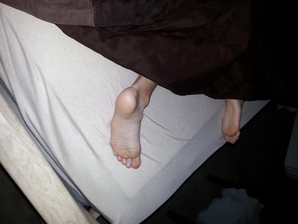25P Ex girl feet and soles 