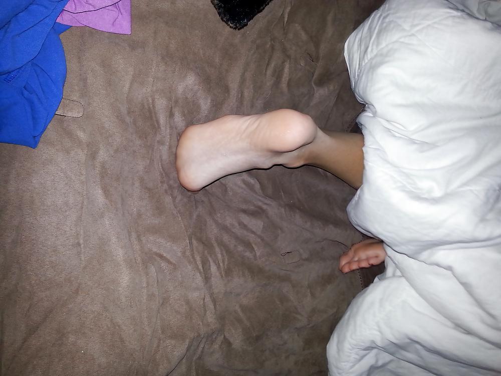 25P Ex girl feet and soles 