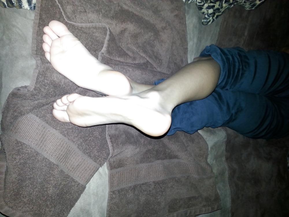 25P Ex girl feet and soles 