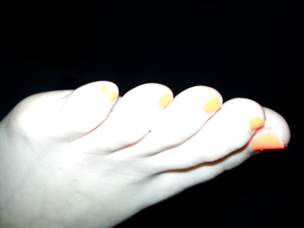 25P Ex girl feet and soles 