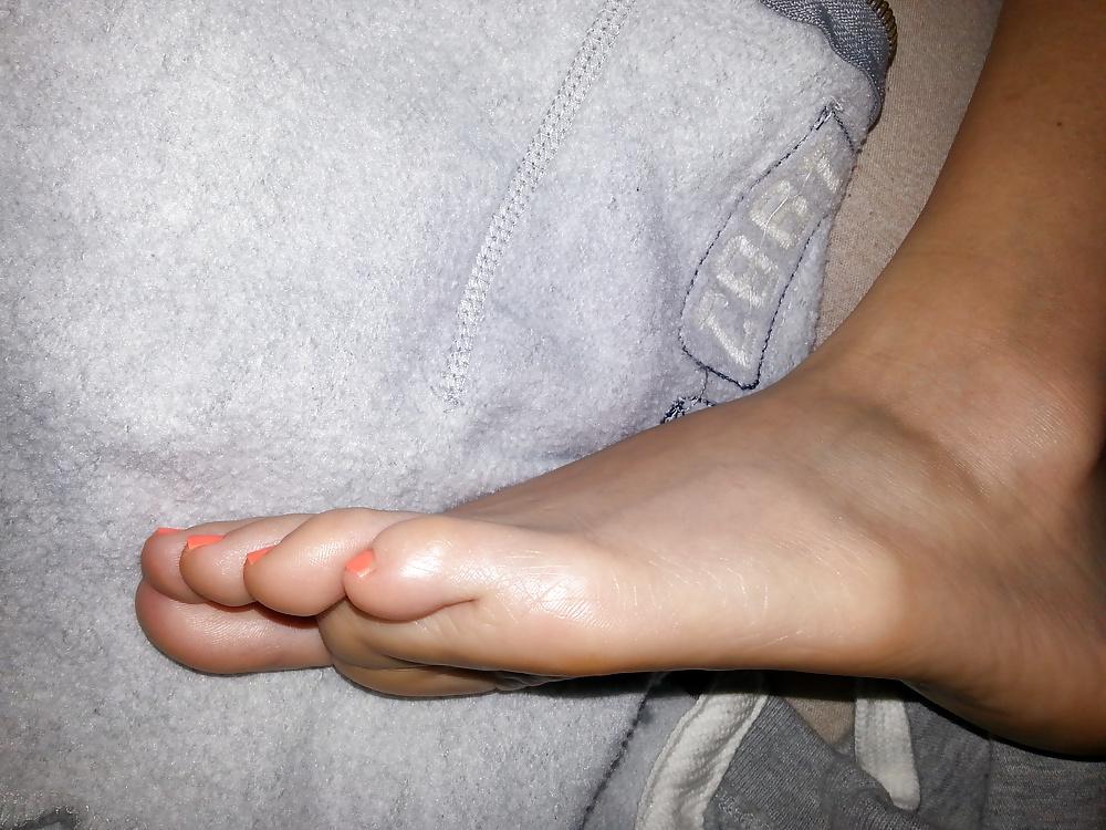 25P Ex girl feet and soles 
