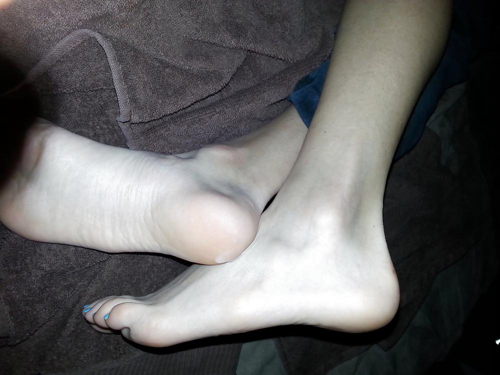 25P Ex girl feet and soles 