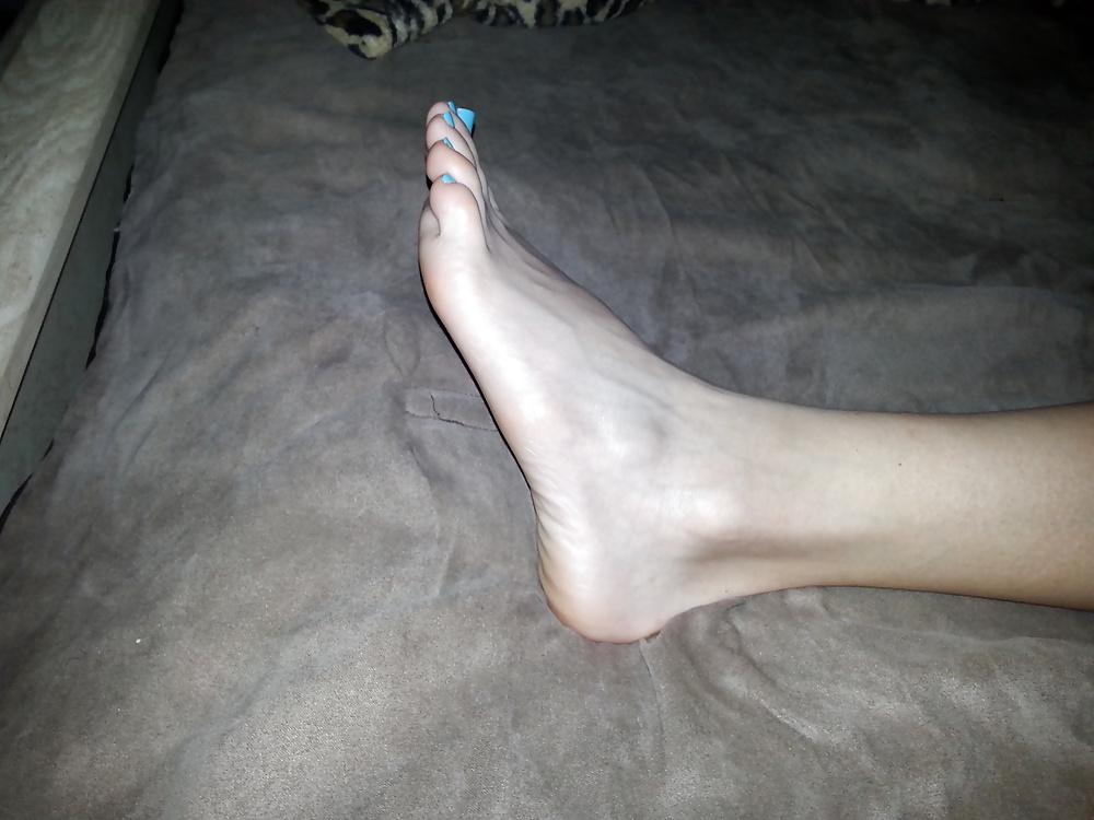 25P Ex girl feet and soles 