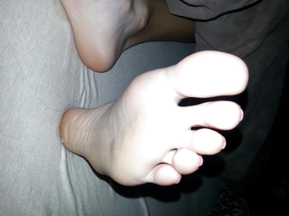 25P Ex girl feet and soles 