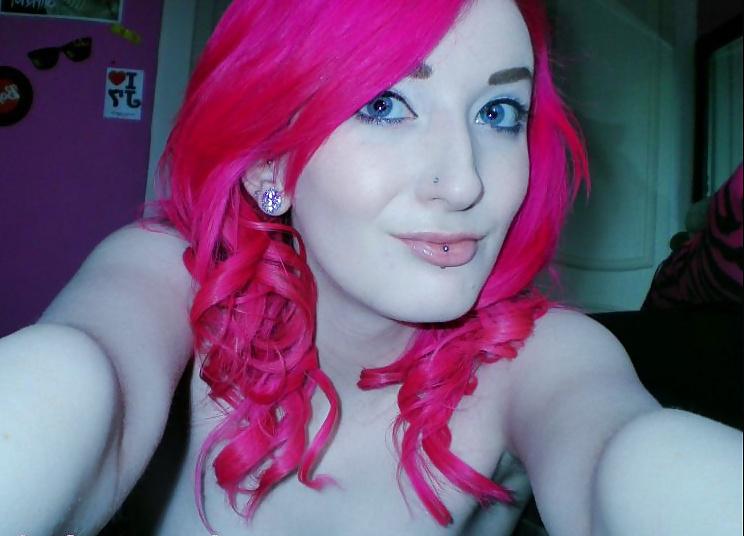 25P British tattoo sket falshing tits